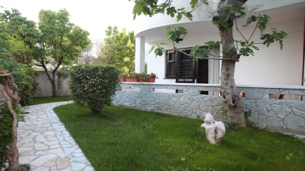 Apartman Sucur s terasou v zahrade