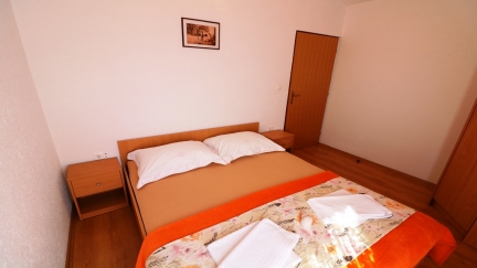 Apartman Juranic 2 s 2 dvokrevetne sobe i dodatnim krevetom
