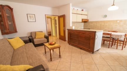 Apartman Mario s terasom i pogledom na more