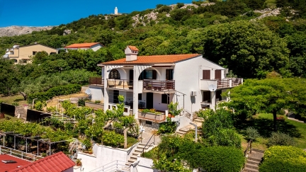 Apartman Mario s terasom i pogledom na more
