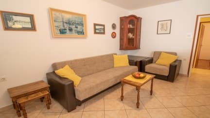 Apartman Mario s terasom i pogledom na more