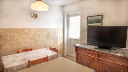 Apartman Mario s terasom i pogledom na more