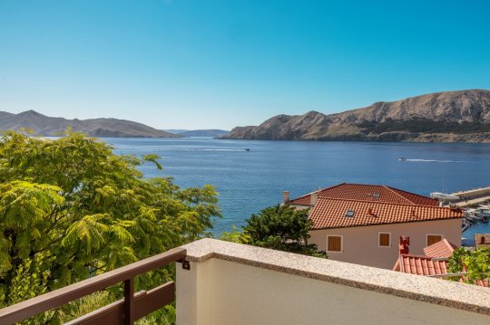 Doppelzimmer Jasna 1 mit gemeinsamem Balkon und Meerblick