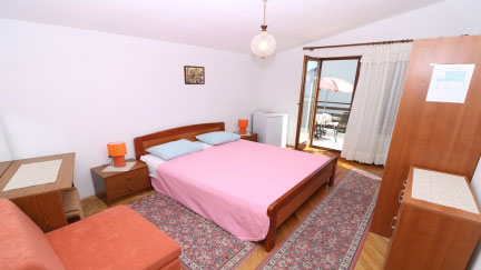 Double room Jasna 1 with shared balcony and sea view
