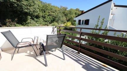 Doppelzimmer Jasna 1 mit gemeinsamem Balkon und Meerblick