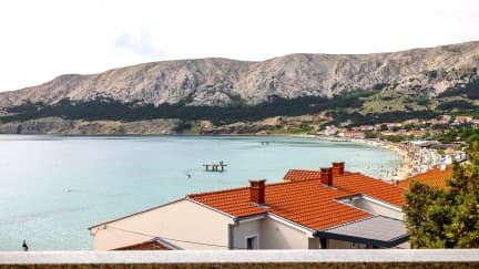 Studio Apartment Cavrak M. 8 with Balcony & Sea View