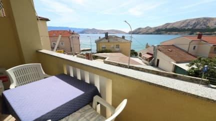 Studio Apartment Cavrak R. 5 with Terrace & Sea View