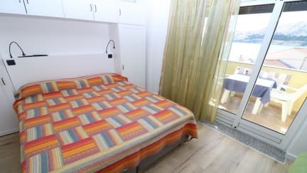 Studio Apartman Cavrak R. 5 s terasom i pogledom na more