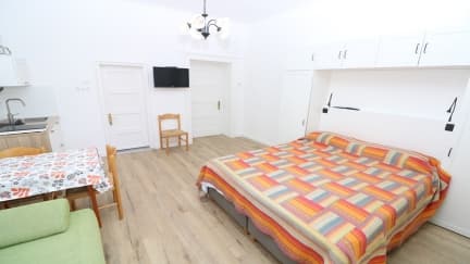 Studio Apartment Cavrak R. 5 with Terrace & Sea View