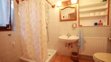 Apartman Vesna s terasom i pogledom na vrt