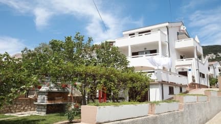Apartman Goga 3 u mirnom dijelu mjesta