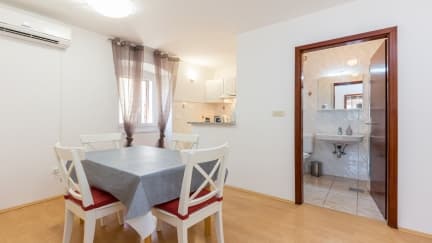 Apartman Marin 2 s pogledom na more