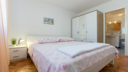 Apartman Meri s 2 dvokrevetne sobe i terasom