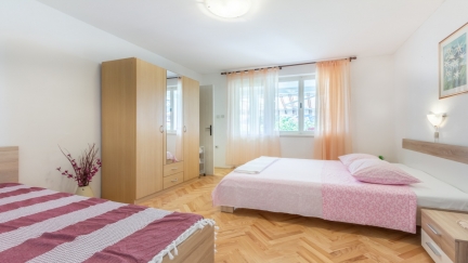 Apartman Meri s 2 dvokrevetne sobe i terasom