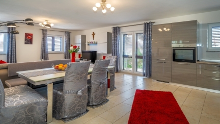 Apartman Harmonie s jacuzzijem i terasom