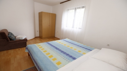 Apartman Sucur s terasom u vrtu