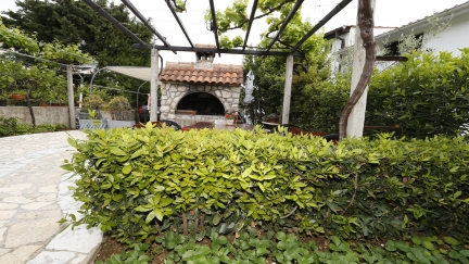 Apartment Sucur with Terrace in the Garden