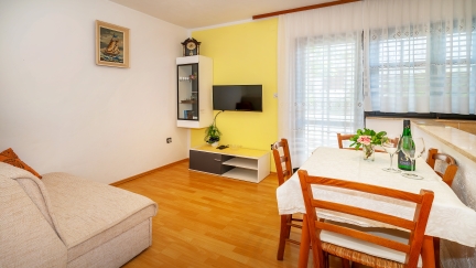 Apartman Sucur s terasom u vrtu