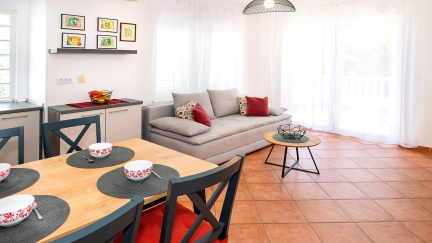Apartament Polonijo Red z przestronnym tarasem w cichej okolicy