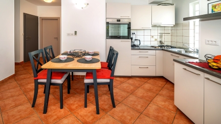 Apartament Polonijo Red z przestronnym tarasem w cichej okolicy