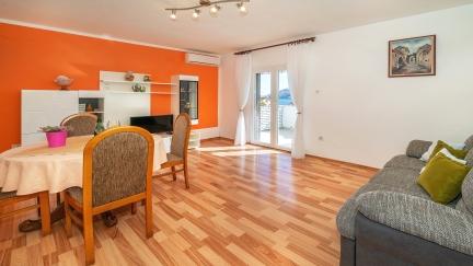 Apartman Sucur A4+1 s balkonom i pogledom na more