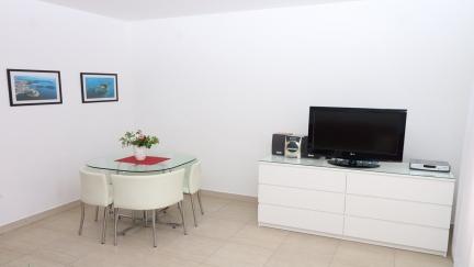 Apartman Viktorija s terasom u mirnom dijelu