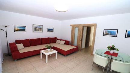 Apartman Viktorija s terasom u mirnom dijelu