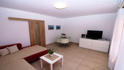 Apartman Viktorija s terasom u mirnom dijelu