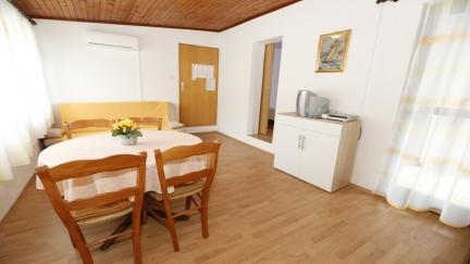 Apartman Sucur s balkonom