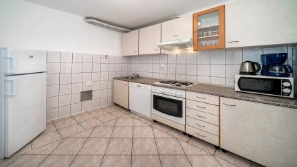 Apartman Nada i Ivan 1 s terasom u prizemlju