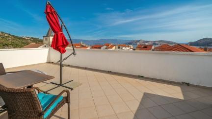 Apartment Karolina 3 with Balcony and Sea View