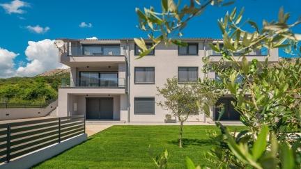 Apartman uz bazen - Anabella 2B