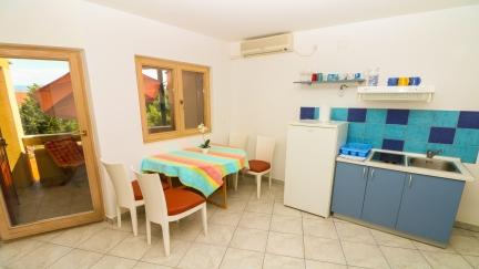 Apartman Marija 4 s 2 dvokrevetne sobe i terasom