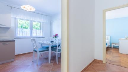 Apartman Beti A/4+1 sa terasom