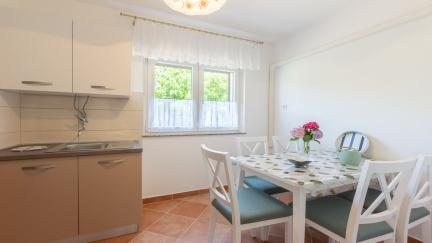 Apartman Beti A/4+1 sa terasom