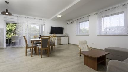 Apartman Kovac 2 s terasom i pogledom na more