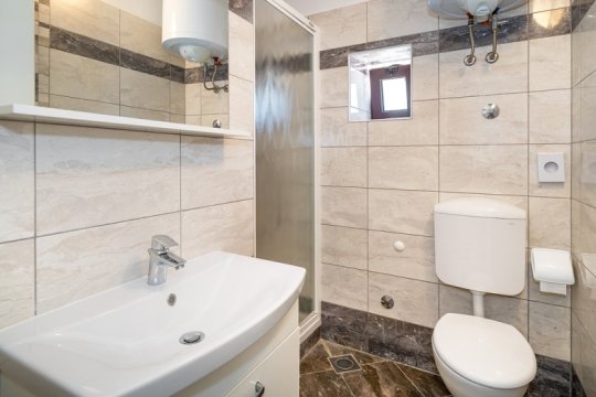 Apartman Igor s terasom i pogledom na more