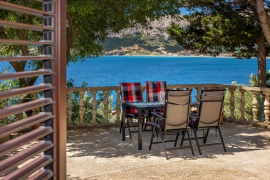 Apartman Igor s terasom i pogledom na more