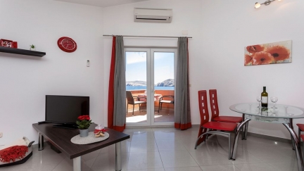 Apartment Vlahinic 4 with Terrace and Sea View