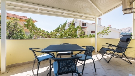 Apartment Luiza with Terrace and  Close to the Beach