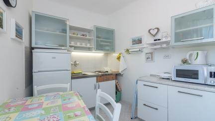 Apartman Luiza s terasom i blizu plaze