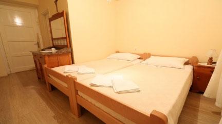 Double Room Three Angels 5 with Private Bathroom and close to the Beach