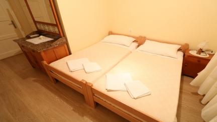 Double Room Three Angels 5 with Private Bathroom and close to the Beach