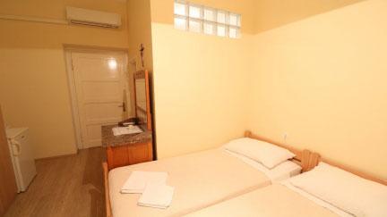 Double Room Three Angels 5 with Private Bathroom and close to the Beach