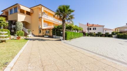 Studio Apartment Lorena 1 mit Terrasse
