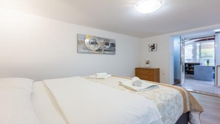 Studio Apartment Lorena 1 mit Terrasse