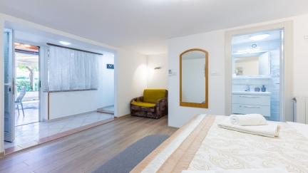 Studio Apartment Lorena 1 mit Terrasse