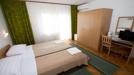 Triple room Albina 3 with balcony in quiet area