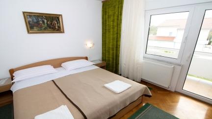 Triple room Albina 3 with balcony in quiet area