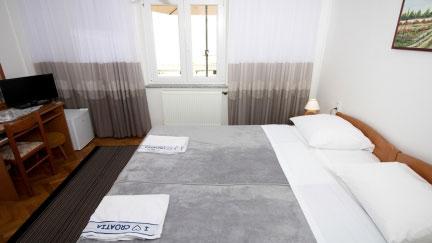 Double room Albina 4 with balcony in quiet area